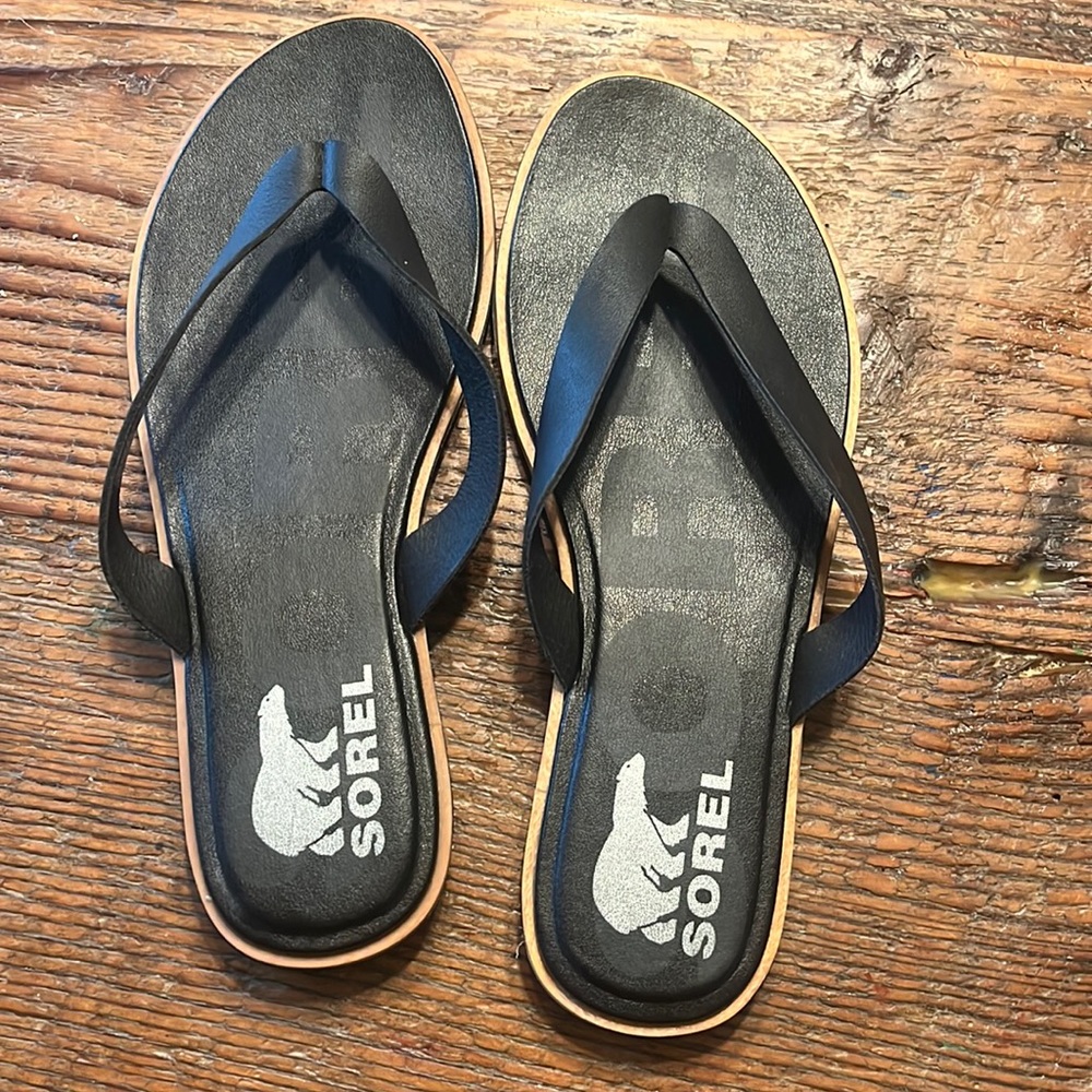 Sorel size 7 black flip flops